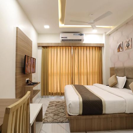 Hotel Lotus Anand Luaran gambar