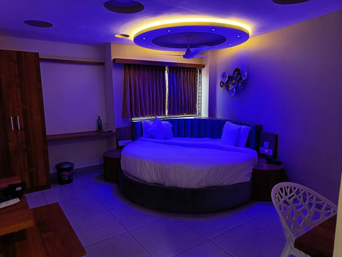 Hotel Lotus Anand Luaran gambar