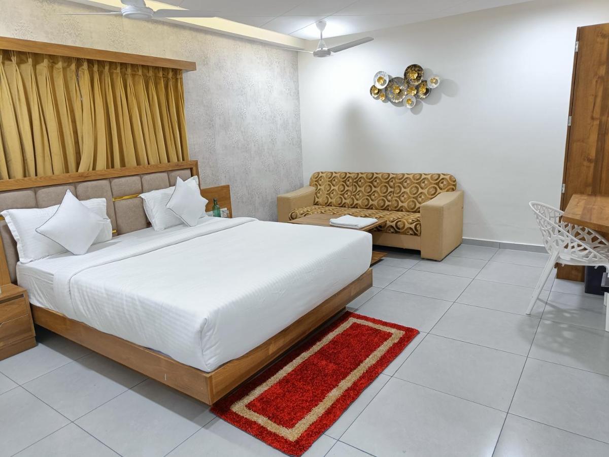 Hotel Lotus Anand Luaran gambar