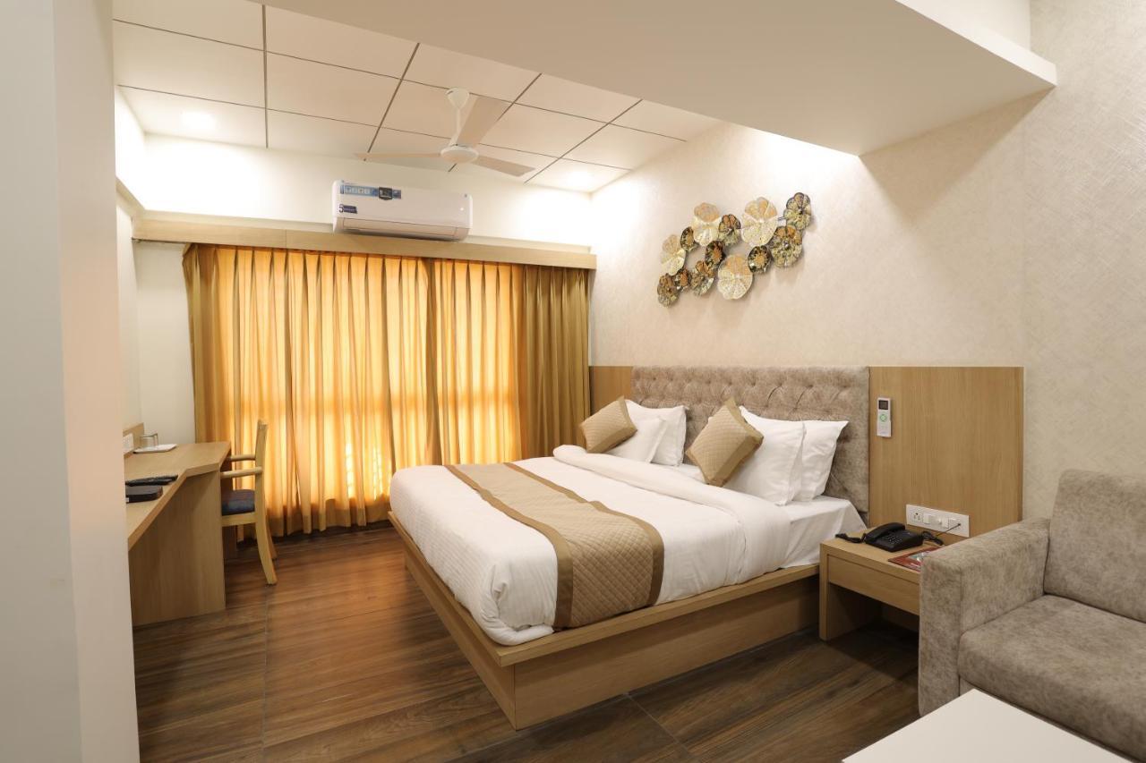 Hotel Lotus Anand Luaran gambar