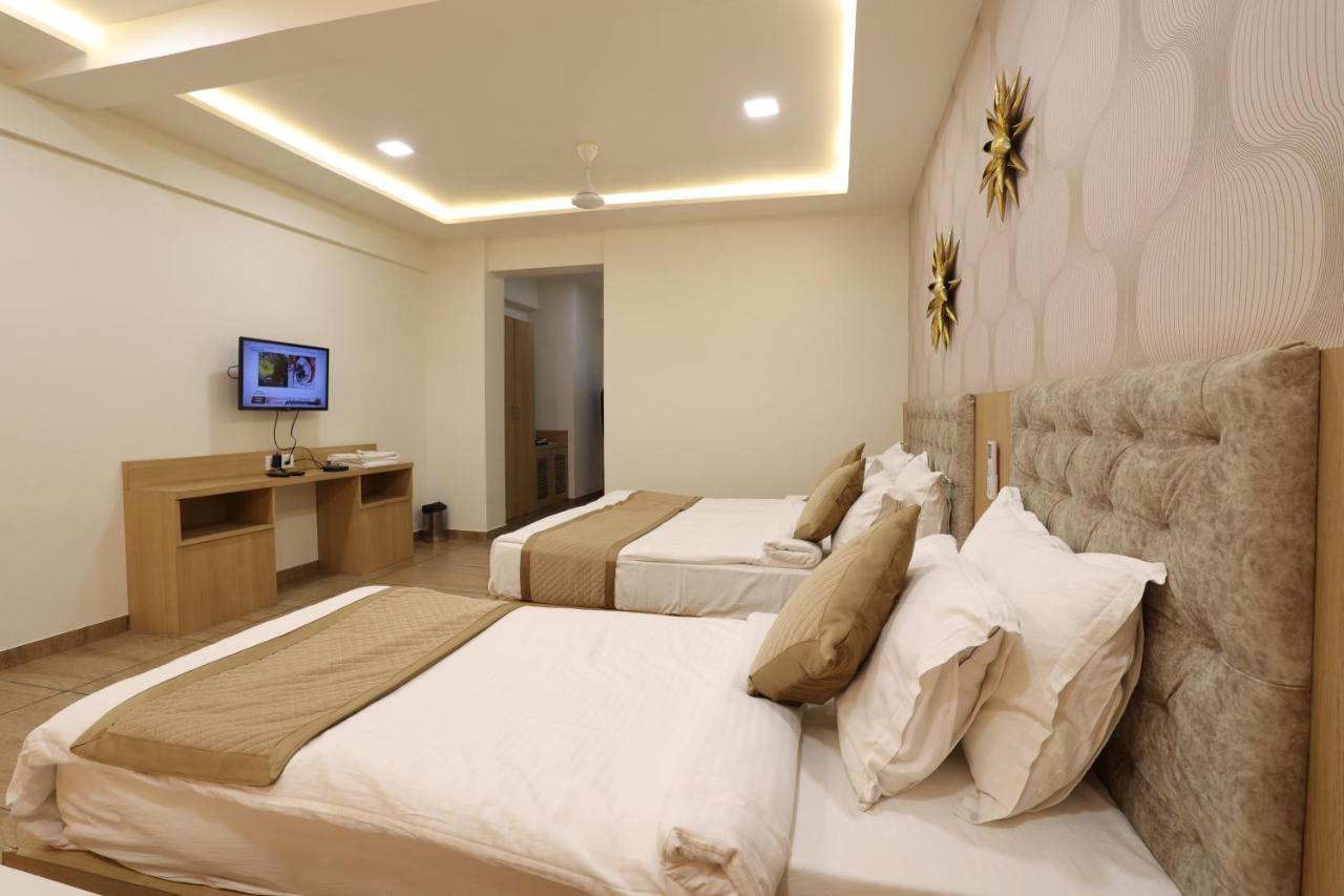 Hotel Lotus Anand Luaran gambar