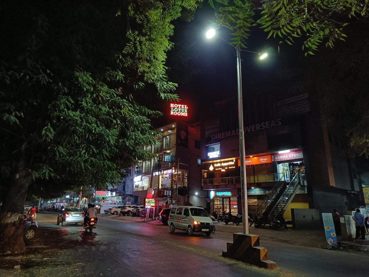 Hotel Lotus Anand Luaran gambar