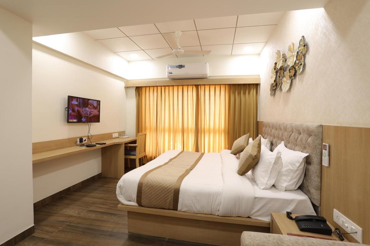 Hotel Lotus Anand Luaran gambar