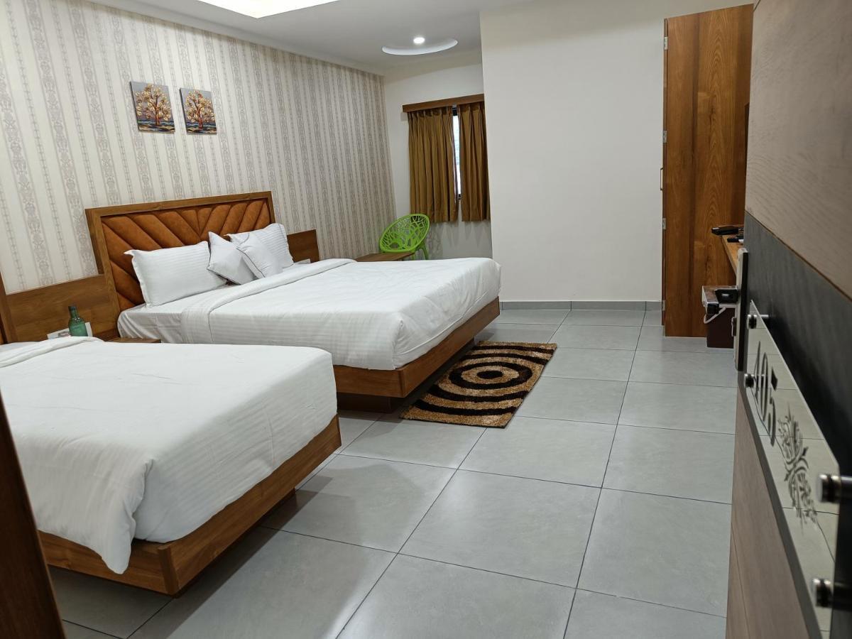 Hotel Lotus Anand Luaran gambar